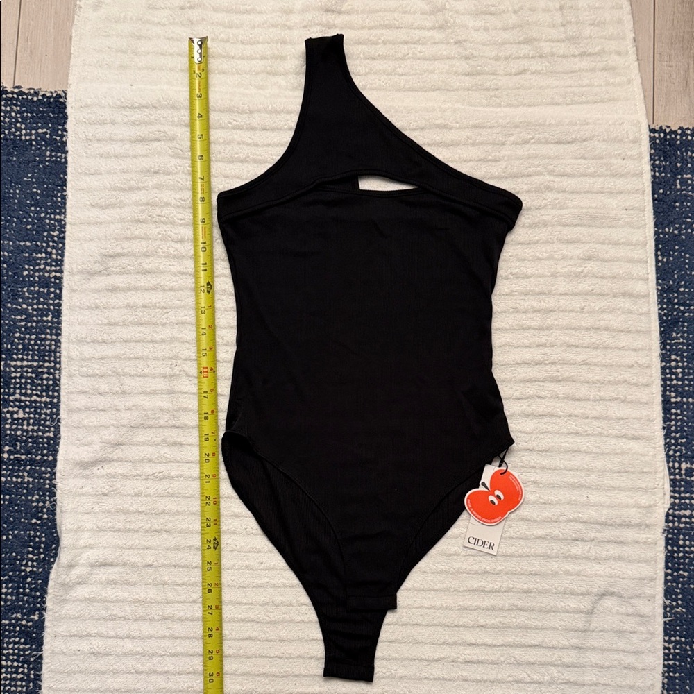 Cider Black Asymmetric One-Shoulder Bodysuit